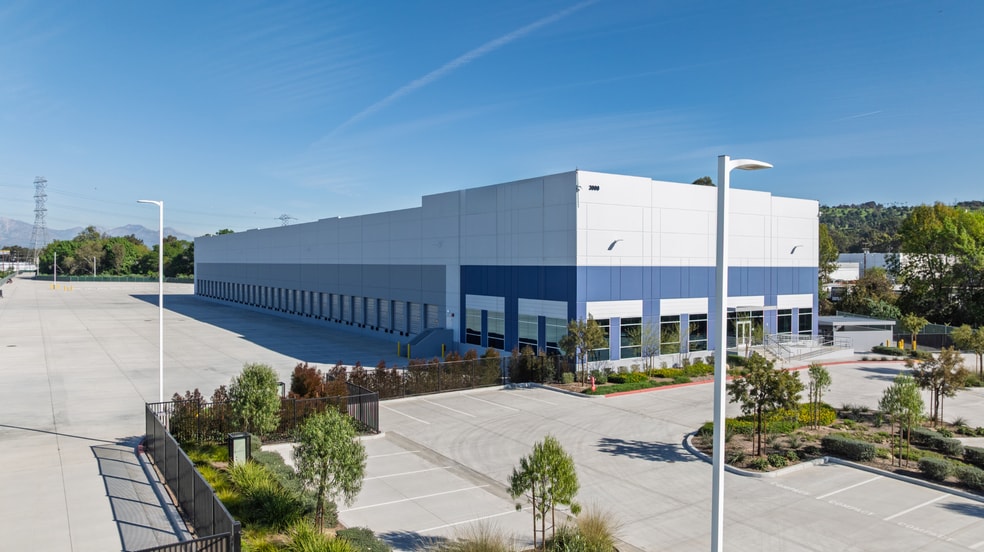 3900 Baybar Rd, Pico Rivera, CA à louer - Photo du bâtiment - Image 1 de 1