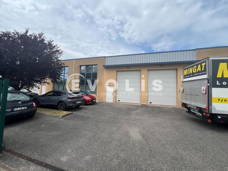 Office in Rillieux-la-Pape for lease - Building Photo - Image 1 of 7