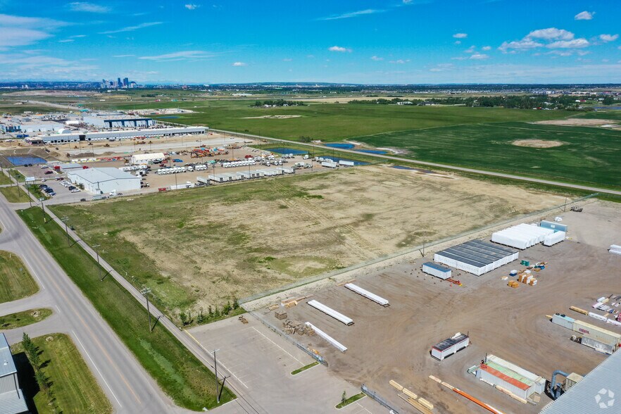285088 Frontier Rd SE, Calgary, AB à vendre - Photo du bâtiment - Image 1 de 1