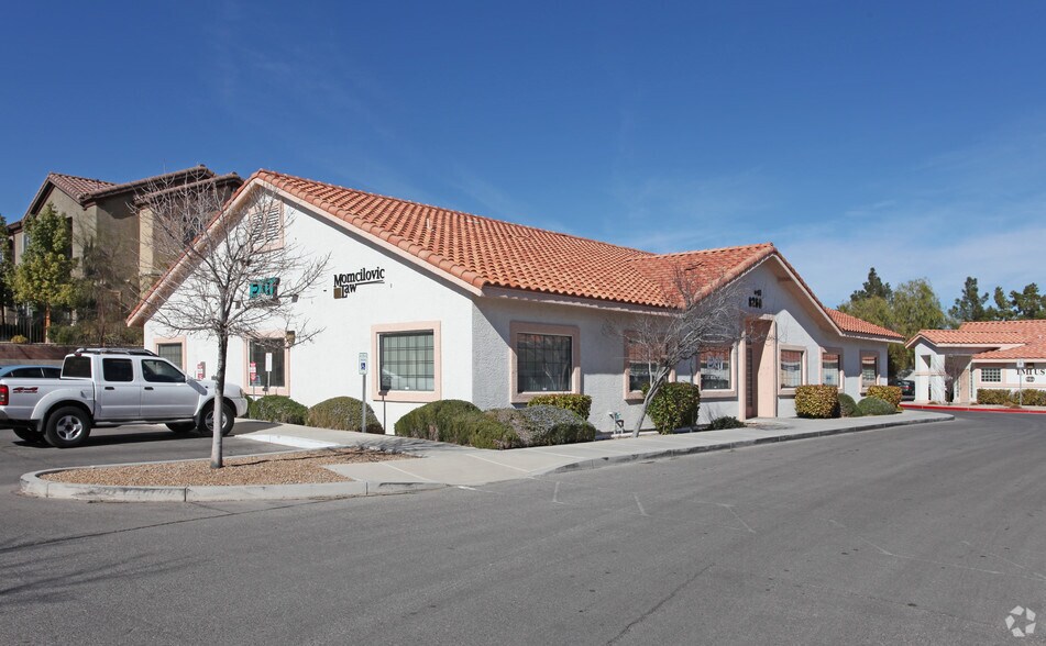 8260 W Charleston Blvd, Las Vegas, NV à louer - Photo principale - Image 3 de 13