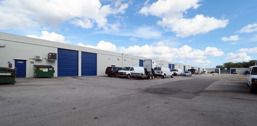 15900-15998 NW 48th Ave, Miami Gardens, FL for lease - Building Photo - Image 3 of 11