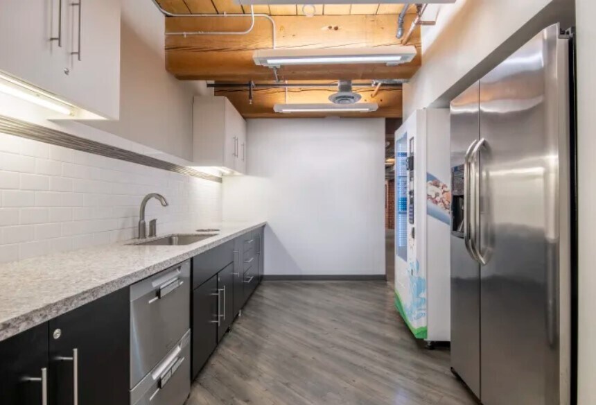 1090 Homer St, Vancouver, BC à louer - Photo intérieure - Image 2 de 5