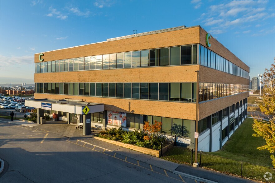 2115 Finch Av W, Toronto, ON à louer - Photo du bâtiment - Image 3 de 32