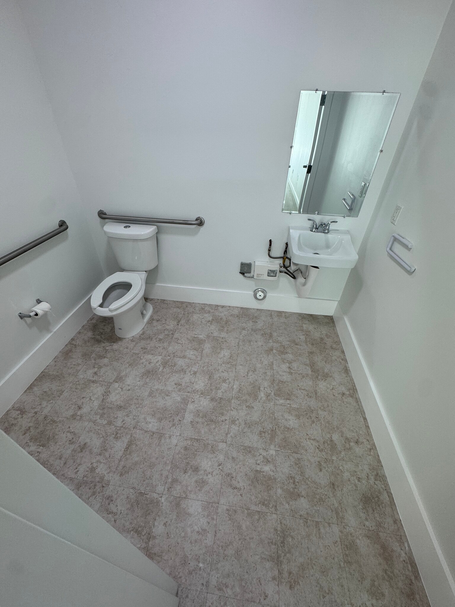 240 S Andrews Ave, Pompano Beach, FL for lease Interior Photo- Image 1 of 3