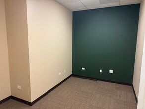 7221 State Park Rd, Fox Lake, IL à louer Photo intérieure- Image 2 de 7