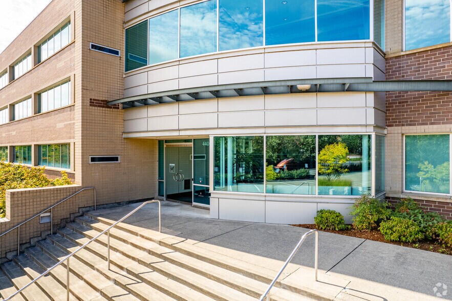 4400 NE 77th Ave, Vancouver, WA à louer - Photo du bâtiment - Image 3 de 4