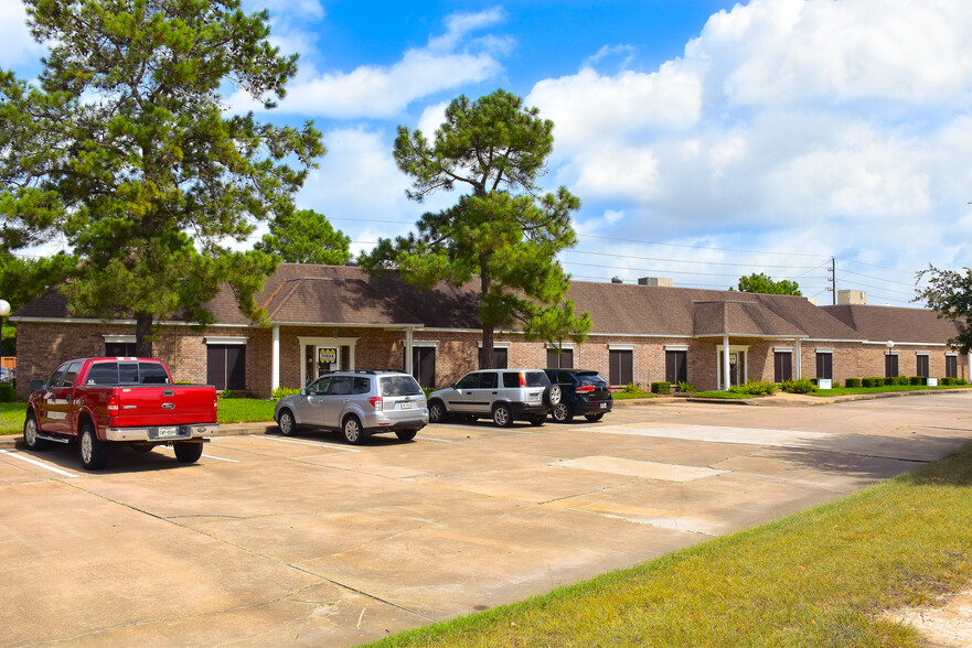 7050 Lakeview Haven, Houston, TX for lease - Building Photo - Image 2 of 8