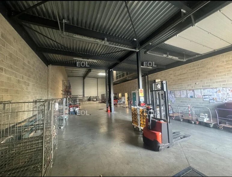 Local d'activités dans Collégien à vendre - Photo intérieure - Image 2 de 9