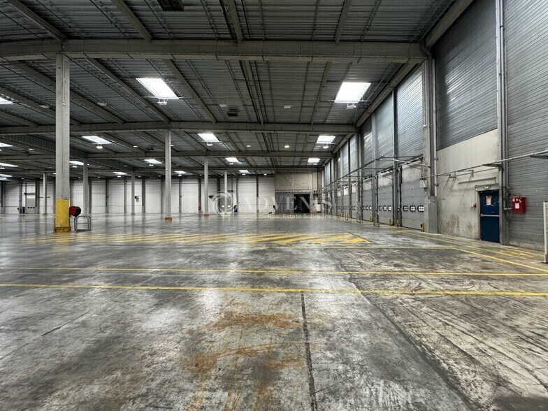 Industrial in Moissy-Cramayel for lease - Interior Photo - Image 2 of 4