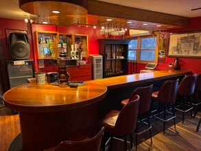 210 S Water St, Stoughton, WI à louer Photo intérieure- Image 1 de 10