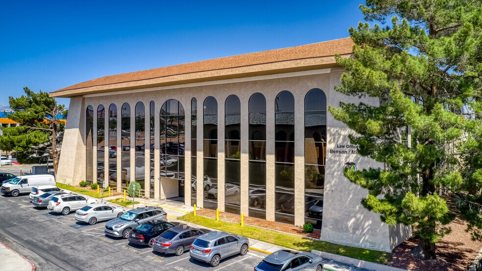 1820 E Sahara Ave, Las Vegas, NV à louer - Photo du bâtiment - Image 3 de 26