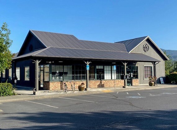 807 St Helena Hwy, Saint Helena, CA à louer Photo du bâtiment- Image 1 de 23