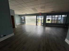761 NW Main St NW, Bourbonnais, IL for lease Interior Photo- Image 2 of 12
