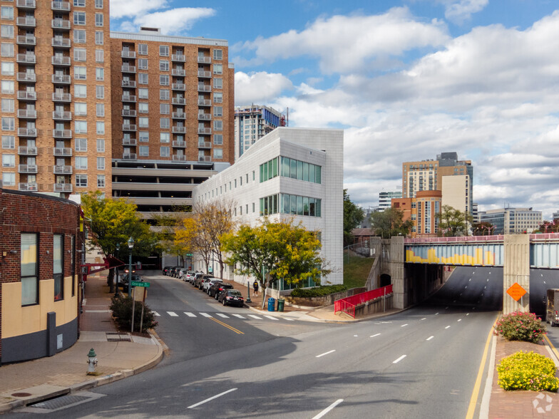 8070 Georgia Ave, Silver Spring, MD à louer - Photo du b timent - Image 2 de 4