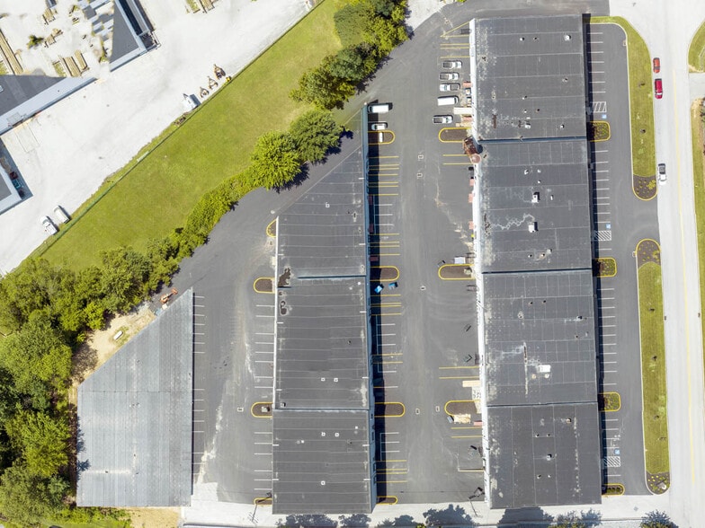 75 Acco Dr, York, PA for lease - Building Photo - Image 2 of 10