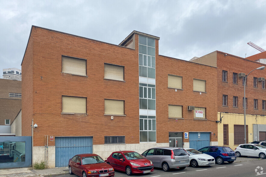 Calle Miguel Yuste, 36, Madrid, Madrid for sale - Building Photo - Image 1 of 3