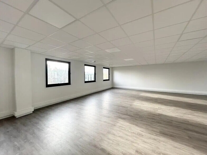 1-6 Rue Des Vergers, Limonest à louer - Photo du bâtiment - Image 3 de 181