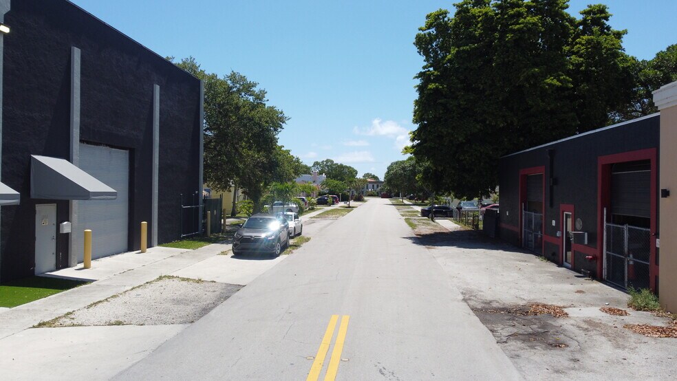 1950 Grant St, Hollywood, FL à louer - Photo du bâtiment - Image 3 de 9