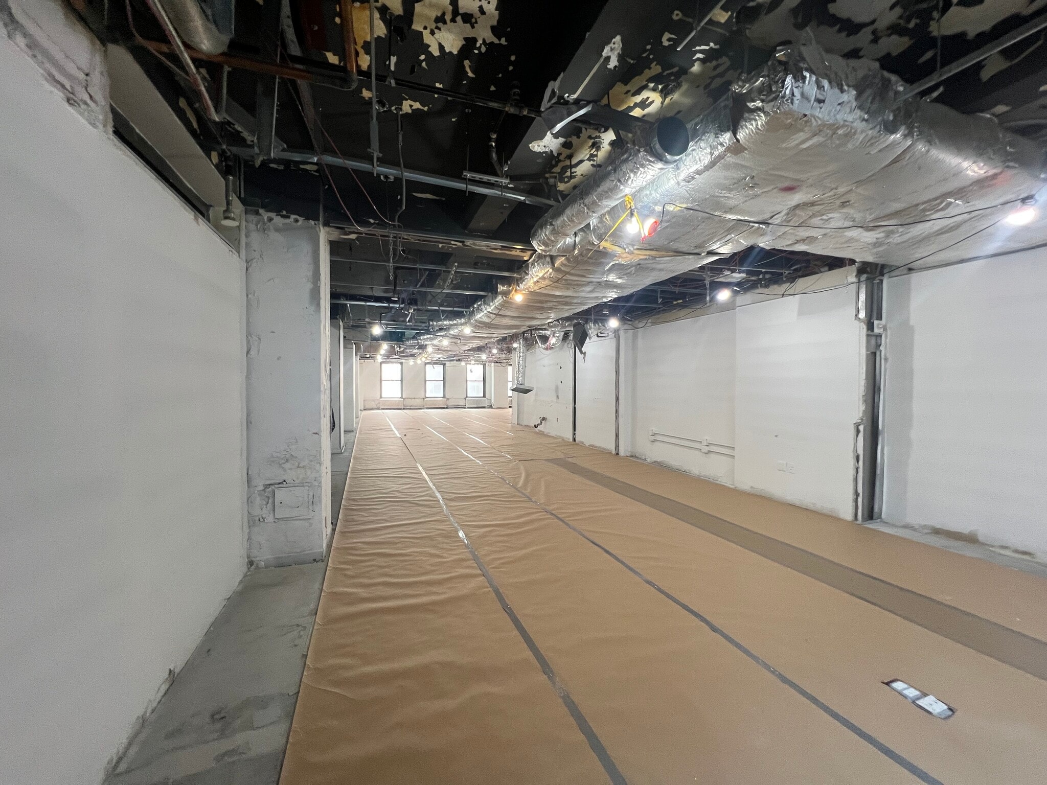 16 E 52nd St, New York, NY for lease Interior Photo- Image 1 of 7