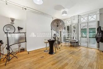 4 Rue Du Marché Saint-Honoré, Paris for lease Interior Photo- Image 2 of 5