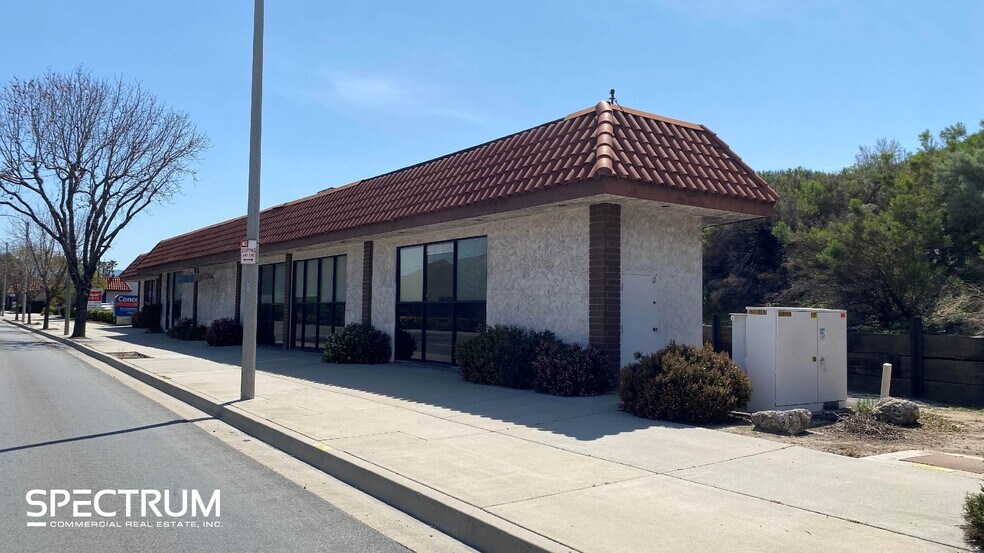 22840 Soledad Canyon Rd, Santa Clarita, CA à louer - Photo du bâtiment - Image 3 de 5