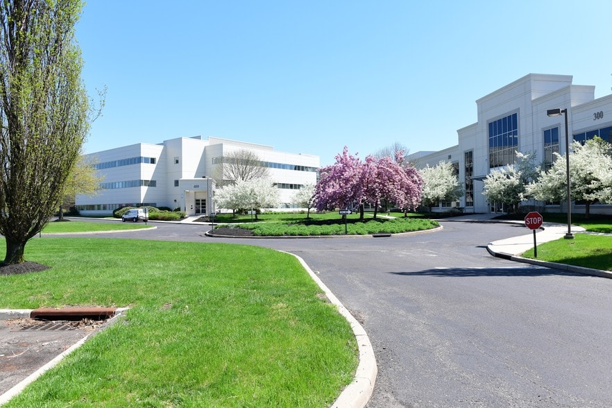 50 Millstone Rd, East Windsor, NJ à louer - Photo du bâtiment - Image 2 de 12