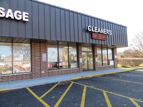 26W233 Geneva Rd, Wheaton, IL for lease Interior Photo- Image 2 of 2