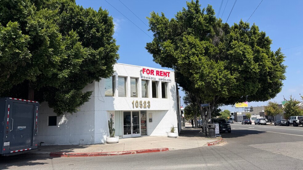 10523 Burbank Blvd, North Hollywood, CA à louer - Photo du bâtiment - Image 1 de 6