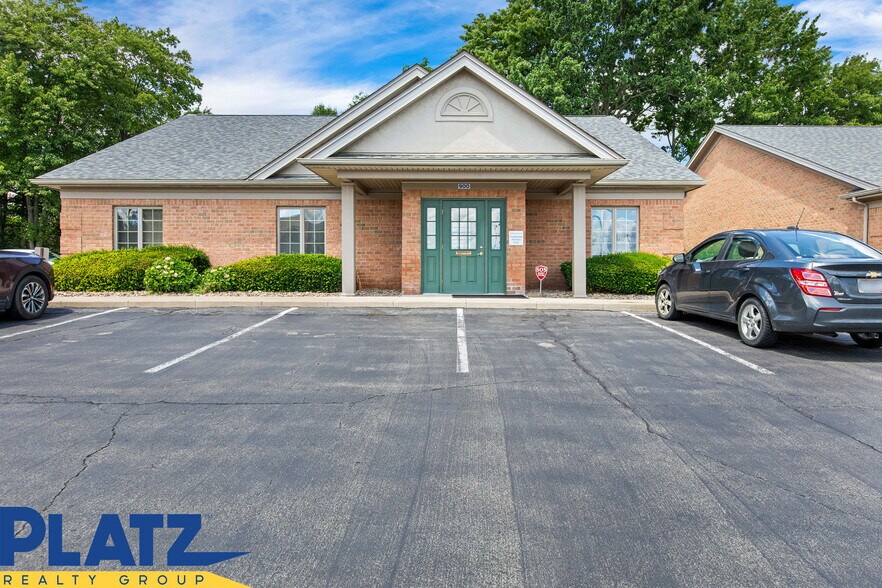 900 Trailwood Dr, Youngstown, OH à vendre - Photo du bâtiment - Image 3 de 11