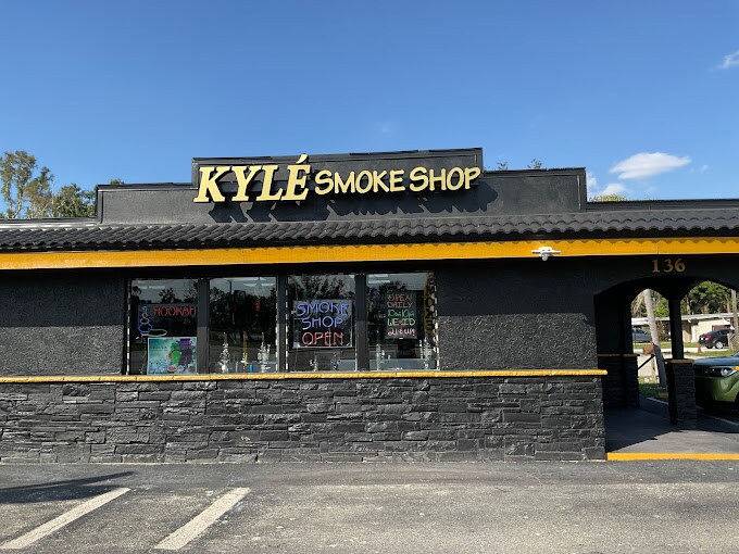 136 Pondella Rd, North Fort Myers, FL à vendre - Photo du bâtiment - Image 1 de 4