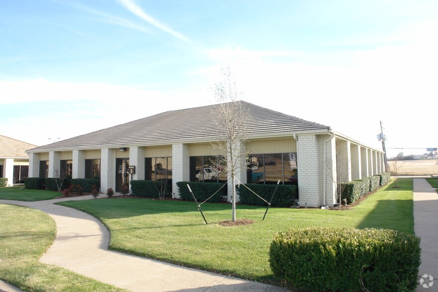 6800 Manhattan Blvd, Fort Worth, TX à louer - Photo principale - Image 1 de 14
