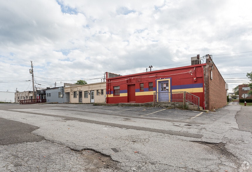 5146-5166 Warrensville Center Rd, Maple Heights, OH for lease - Building Photo - Image 2 of 5