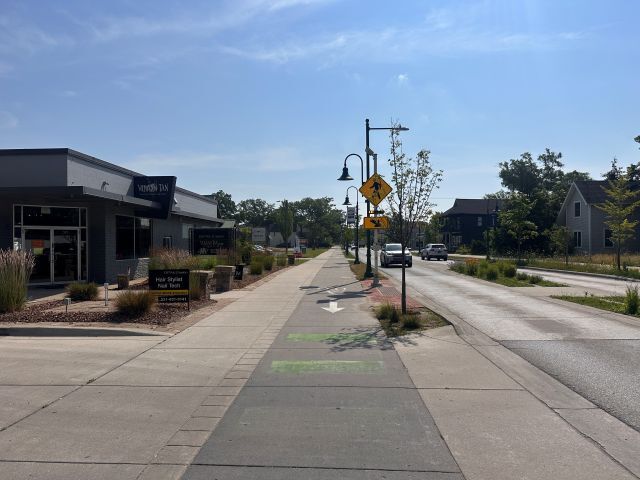 527 E Eighth St, Traverse City, MI à vendre - Photo du bâtiment - Image 2 de 29