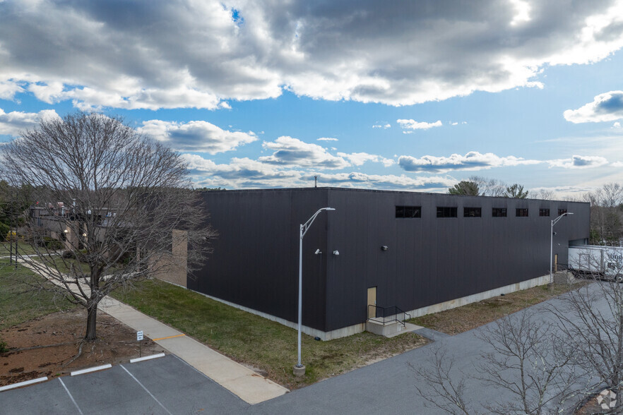 1 Norfolk Ave, South Easton, MA for lease - Primary Photo - Image 2 of 6