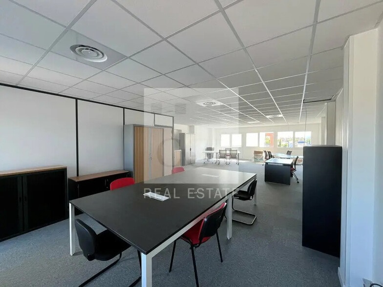 Bureau dans Décines-Charpieu à louer - Photo intérieure - Image 3 de 10