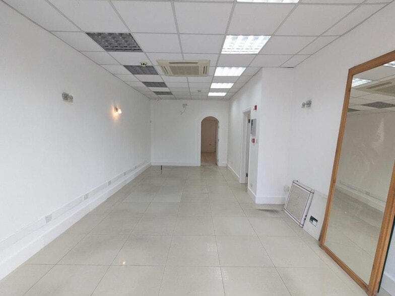 809 Harrow Rd, London for lease - Building Photo - Image 3 of 16