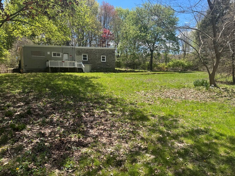 633 Old Smithfield Rd, North Smithfield, RI à vendre - Photo du bâtiment - Image 2 de 3