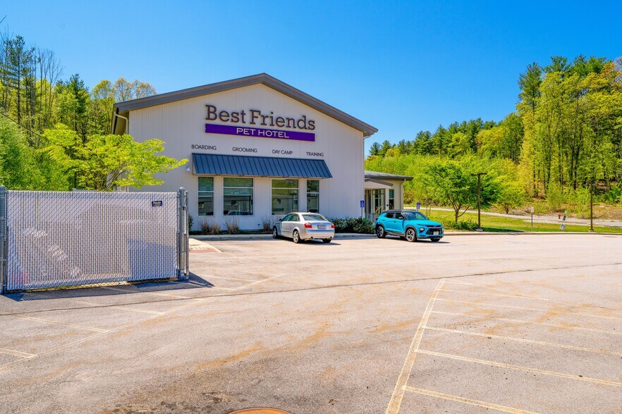 2 Technology Dr, Tyngsborough, MA à vendre - Photo du bâtiment - Image 3 de 5