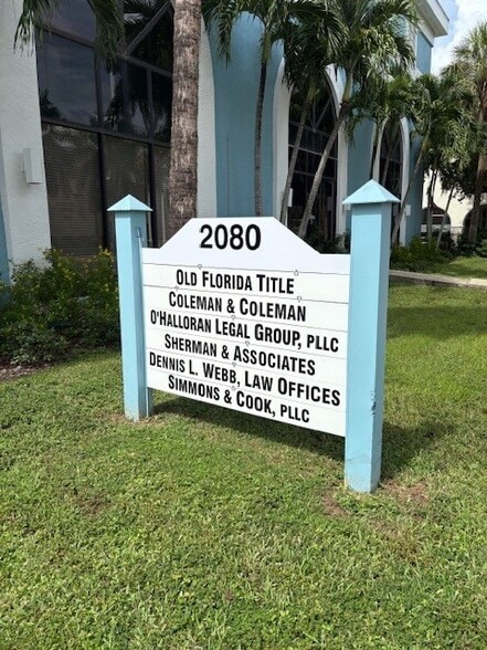 2080 McGregor Blvd, Fort Myers, FL for lease - Building Photo - Image 2 of 7
