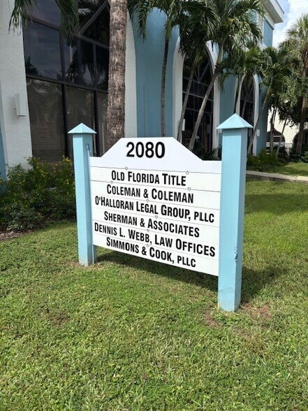 2080 McGregor Blvd, Fort Myers, FL à louer - Photo du bâtiment - Image 2 de 7