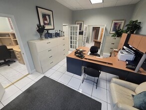 2031 NW 22nd St, Pompano Beach, FL for lease Interior Photo- Image 1 of 10