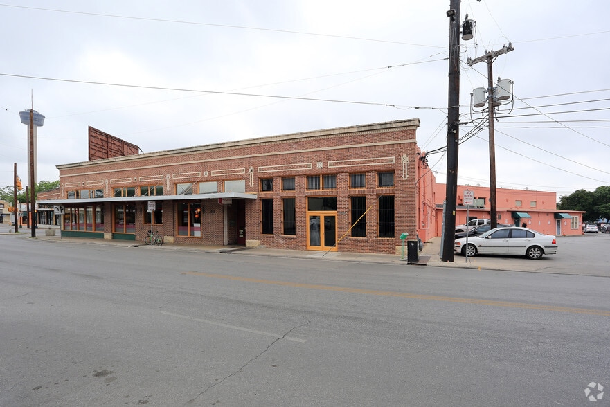 911 S Alamo St, San Antonio, TX for lease - Building Photo - Image 1 of 3