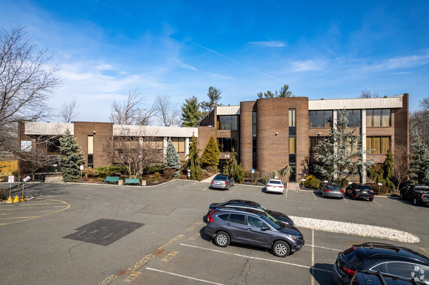 30 Galesi Dr, Wayne, NJ for lease - Building Photo - Image 3 of 16