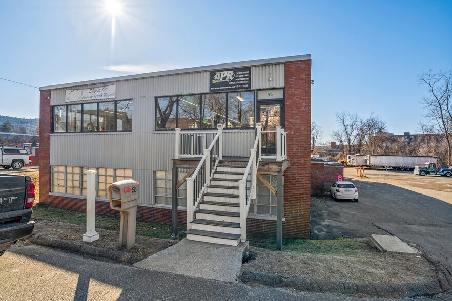 55 East St, Ware, MA à louer - Photo du bâtiment - Image 2 de 38