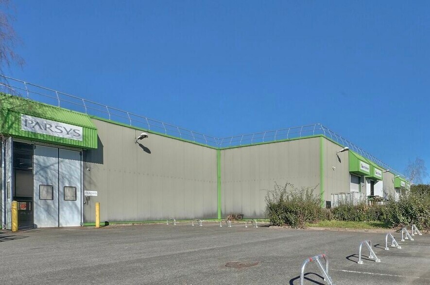 Flex dans Saint-Thibault-des-Vignes à louer - Photo du bâtiment - Image 2 de 12