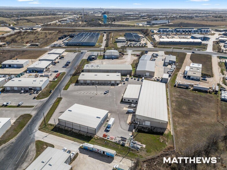 2061 Clovis R Barker Rd, San Marcos, TX à louer - Photo du bâtiment - Image 2 de 3