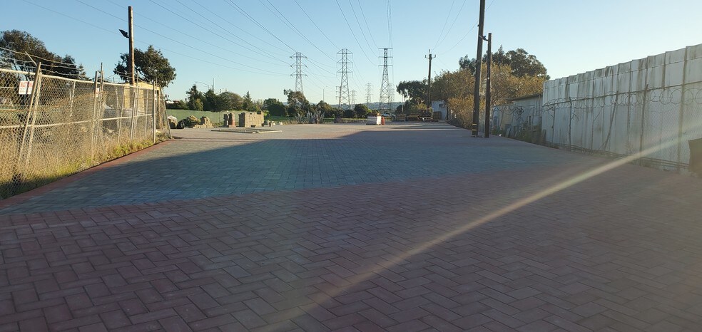 800 Walnut St, San Bruno, CA à louer - Photo du bâtiment - Image 2 de 11