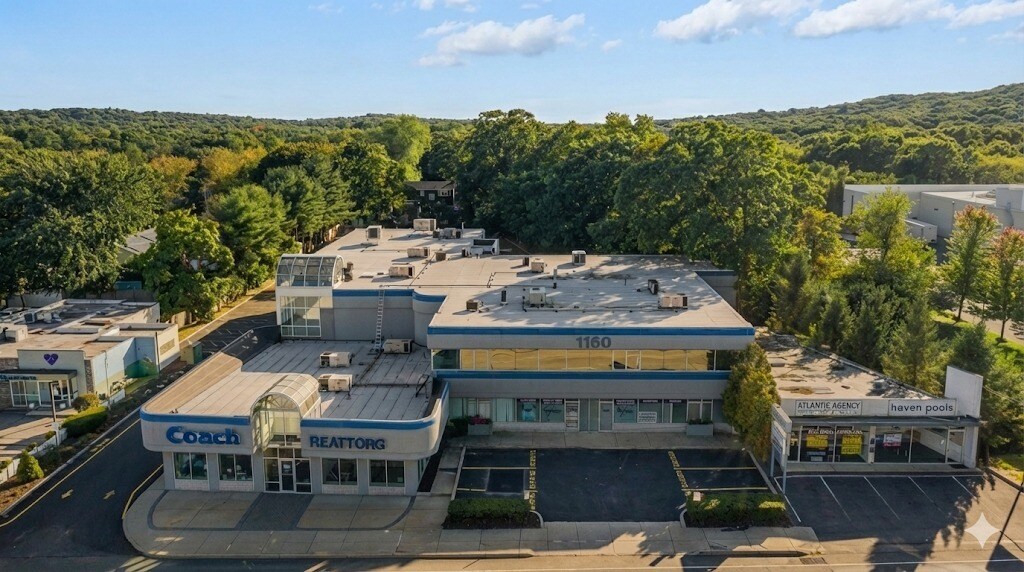 1160 E Jericho Tpke, Huntington, NY à louer Photo principale- Image 1 de 8