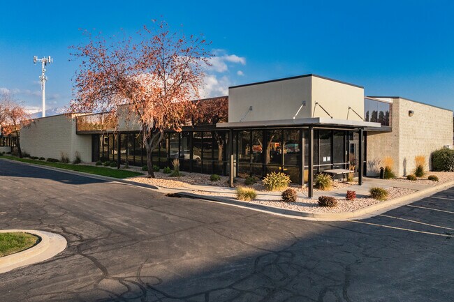 Plus de détails pour 1105-1141 W 2400 S, Salt Lake City, UT - Bureau à louer