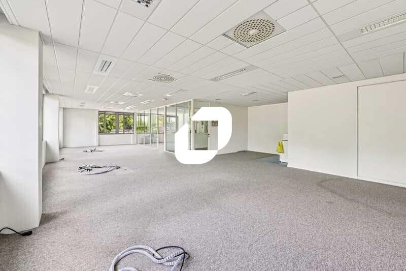 24 Bis Avenue De La Demi-Lune, Roissy-en-France for lease - Interior Photo - Image 3 of 16